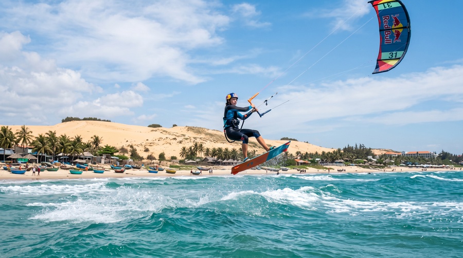 Kitesurfing